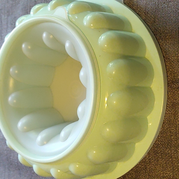 Tupperware Jel-Ring Mold - Picture 4 of 5